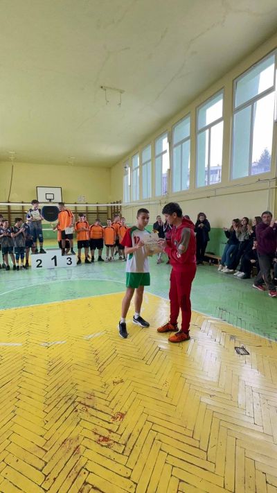ОУ „Мати Болгария“ спечели общинското първенство по волейбол за момчета V-VII клас в Казанлък