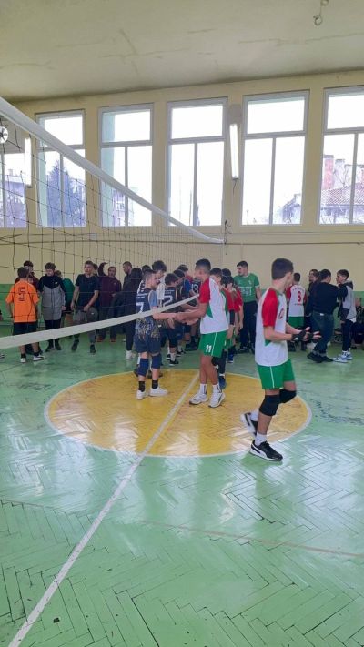 ОУ „Мати Болгария“ спечели общинското първенство по волейбол за момчета V-VII клас в Казанлък