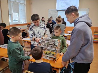 Роботи DАSH и FABLE GO/ EXPLORE обучават учениците от ОУ “Георги Кирков“ в модерен STEM център