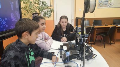 Роботи DАSH и FABLE GO/ EXPLORE обучават учениците от ОУ “Георги Кирков“ в модерен STEM център