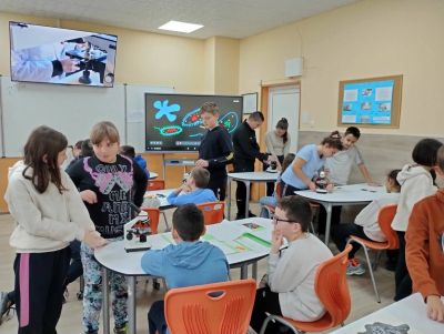 Роботи DАSH и FABLE GO/ EXPLORE обучават учениците от ОУ “Георги Кирков“ в модерен STEM център