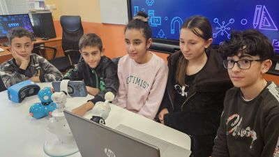 Роботи DАSH и FABLE GO/ EXPLORE обучават учениците от ОУ “Георги Кирков“ в модерен STEM център