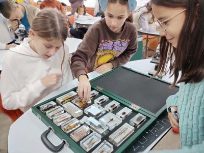 Роботи DАSH и FABLE GO/ EXPLORE обучават учениците от ОУ “Георги Кирков“ в модерен STEM център