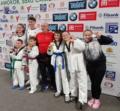 14 медала за СК „Кентавър“ от Държавното първенство по таекуондо в Самоков 2026 / Новини от Казанлък