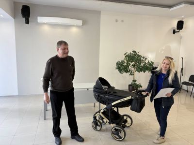 Община Казанлък подкрепи финансово родителите на 20 новородени бебета