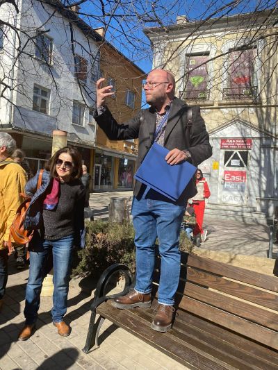 Нов пешеходен тур със Стефан Бозаджиев ще разкрие тайни и истории от миналото на Казанлък