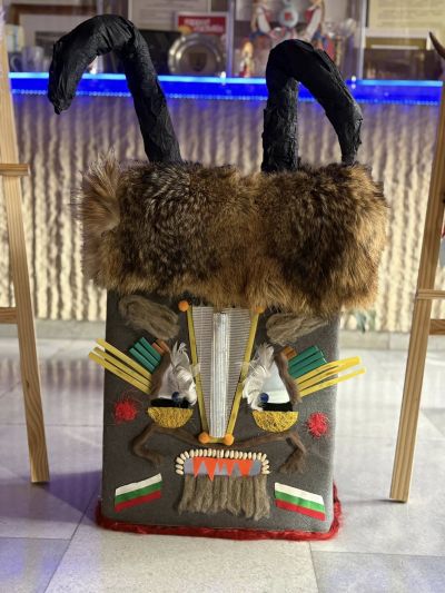 Фоайето на Община Казанлък грейна с изкуството на най-малките творци на България