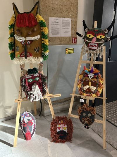 Фоайето на Община Казанлък грейна с изкуството на най-малките творци на България