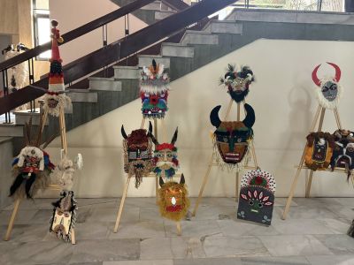 Фоайето на Община Казанлък грейна с изкуството на най-малките творци на България