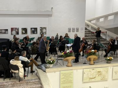 Митрополит Киприан дирижира оркестъра на юристите в Казанлък