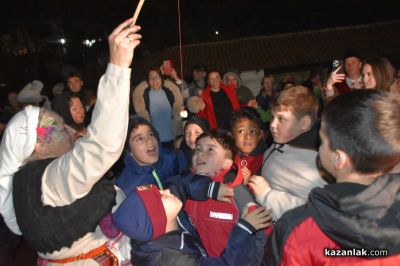 Казанлък запали Заговезнишкия огън и поиска прошка
