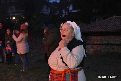 Казанлък запали Заговезнишкия огън и поиска прошка