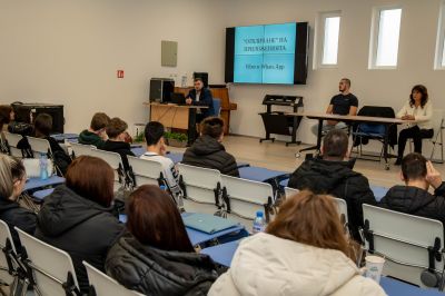 Открит урок на тема „Киберпрестъпност и безопасност в интернет“ се проведе в ПГЛПТ / Новини от Казанлък