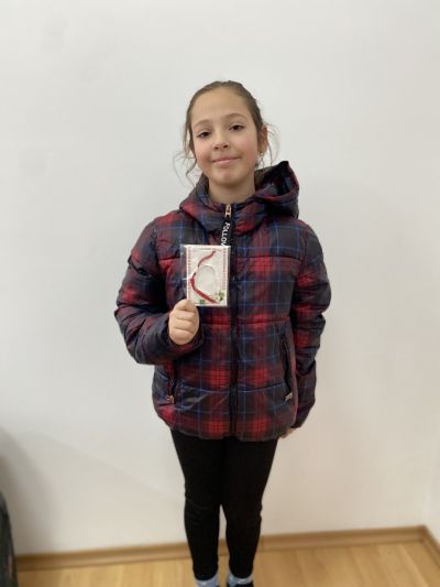 Енински дечица изработиха мартеници за възрастни самодейци