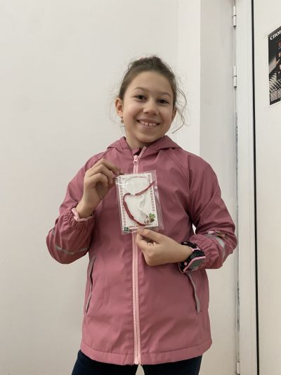 Енински дечица изработиха мартеници за възрастни самодейци