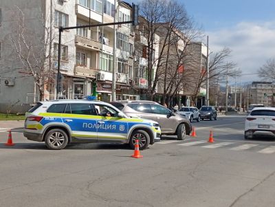 76-годишна жена е пострадала при катастрофата на централен булевард в Казанлък / Новини от Казанлък