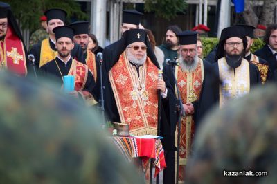 С тържествена заря-проверка на централния площад в Казанлък започнаха честванията на Националния празник на Република България