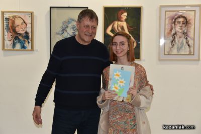 Традиционната изложба “Женското начало“ представи красота, талант и вдъхновение в Казанлък