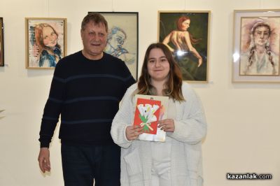 Традиционната изложба “Женското начало“ представи красота, талант и вдъхновение в Казанлък