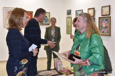 Традиционната изложба “Женското начало“ представи красота, талант и вдъхновение в Казанлък