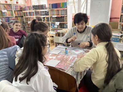 Изложба на Даниела Колева и арт ателие за деца озариха библиотека „Искра“