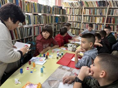 Изложба на Даниела Колева и арт ателие за деца озариха библиотека „Искра“