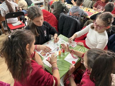 Изложба на Даниела Колева и арт ателие за деца озариха библиотека „Искра“