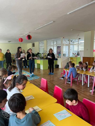 “Пролетна среща в детската градина“ осъществиха ученици от ПГЛПТ 