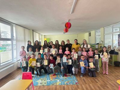 “Пролетна среща в детската градина“ осъществиха ученици от ПГЛПТ  / Новини от Казанлък