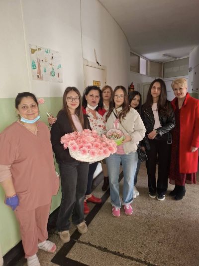 Съвместна инициатива на казанлъшките клубове Инър Уийл и Интеракт зарадва дамите за 8 март