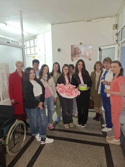 Съвместна инициатива на казанлъшките клубове Инър Уийл и Интеракт зарадва дамите за 8 март