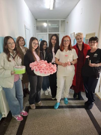 Съвместна инициатива на казанлъшките клубове Инър Уийл и Интеракт зарадва дамите за 8 март