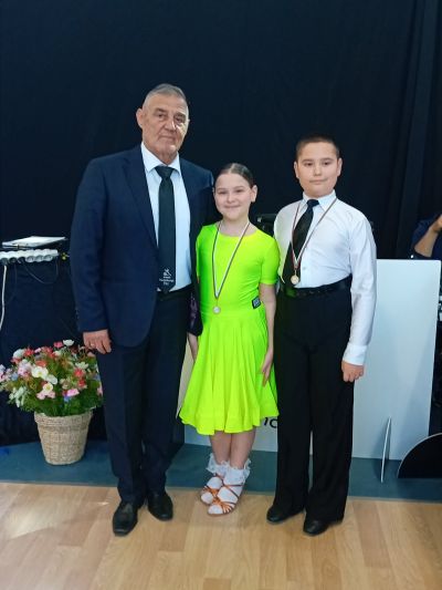 Танцьорите на КСТ „Роза“- Казанлък се завърнаха със злато от Велинград