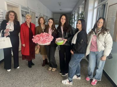 Съвместна инициатива на казанлъшките клубове Инър Уийл и Интеракт зарадва дамите за 8 март / Новини от Казанлък