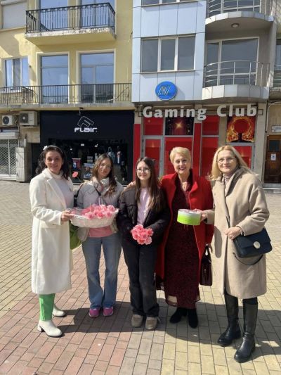 Съвместна инициатива на казанлъшките клубове Инър Уийл и Интеракт зарадва дамите за 8 март