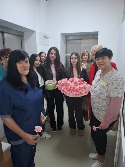 Съвместна инициатива на казанлъшките клубове Инър Уийл и Интеракт зарадва дамите за 8 март