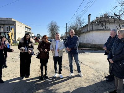 Кметът Иса Бесоолу стартира дългоочаквано асфалтиране на улици  / Новини от Казанлък