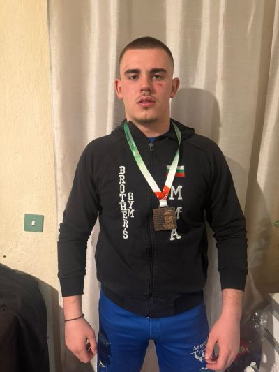 Злато и бронз за момчетата на ПГЛПТ в Държавния шампионат по MMA 