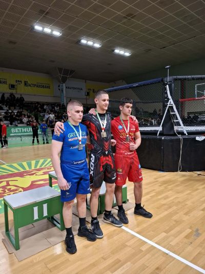 Състезателите на СК “Аргус“ завоюваха две шампионски титли, сребро и бронз на Държавния шампионат по ММА