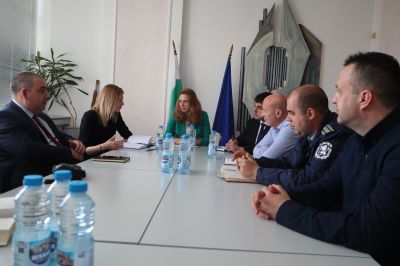 Областният управител Ива Радева се срещна с представители на институциите, ангажирани с парламентарни избори 2026 