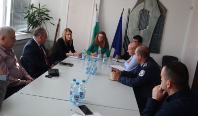 Областният управител Ива Радева се срещна с представители на институциите, ангажирани с парламентарни избори 2026 