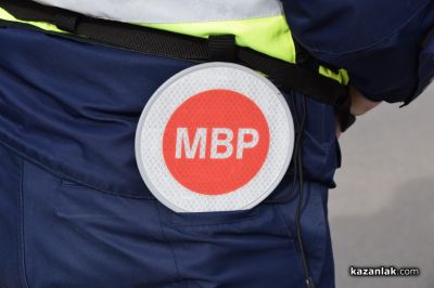 Хванаха неправоспособна 27-годишна жена, да кара нерегистриран мотопед в Черганово / Новини от Казанлък