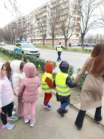 Деца от Казанлък станаха посланици на пътната безопасност