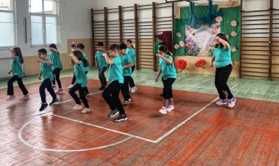 „Пролетна феерия“ завладя ОУ „Чудомир“