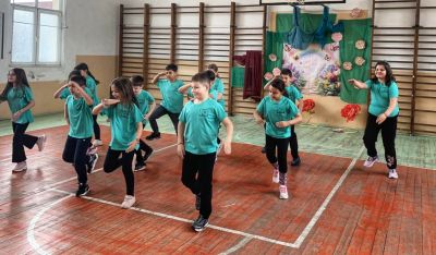 „Пролетна феерия“ завладя ОУ „Чудомир“