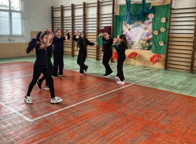 „Пролетна феерия“ завладя ОУ „Чудомир“