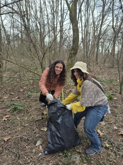 Ученици от Хуманитарната гимназия почистиха “Гората на Боряна“