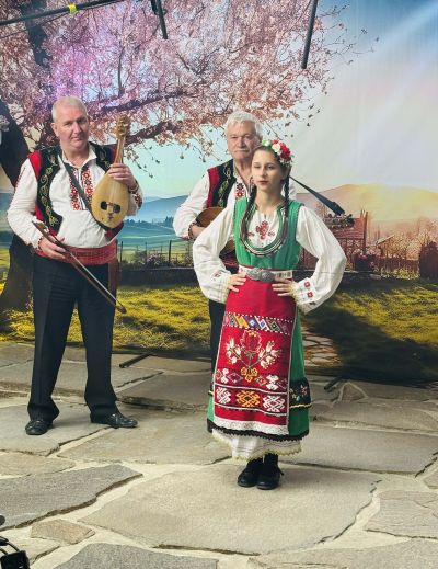 Десетки отличия и награди за ВГ „Пеещи звънчета“ на националния фолклорен конкурс „Орфеево изворче“