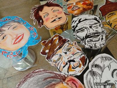 С шествие и карнавални маски ученици от художественото училище откриха 32-рите Чудомирови празници