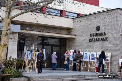 Започнаха 32-рите Чудомирови празници в Казанлък 